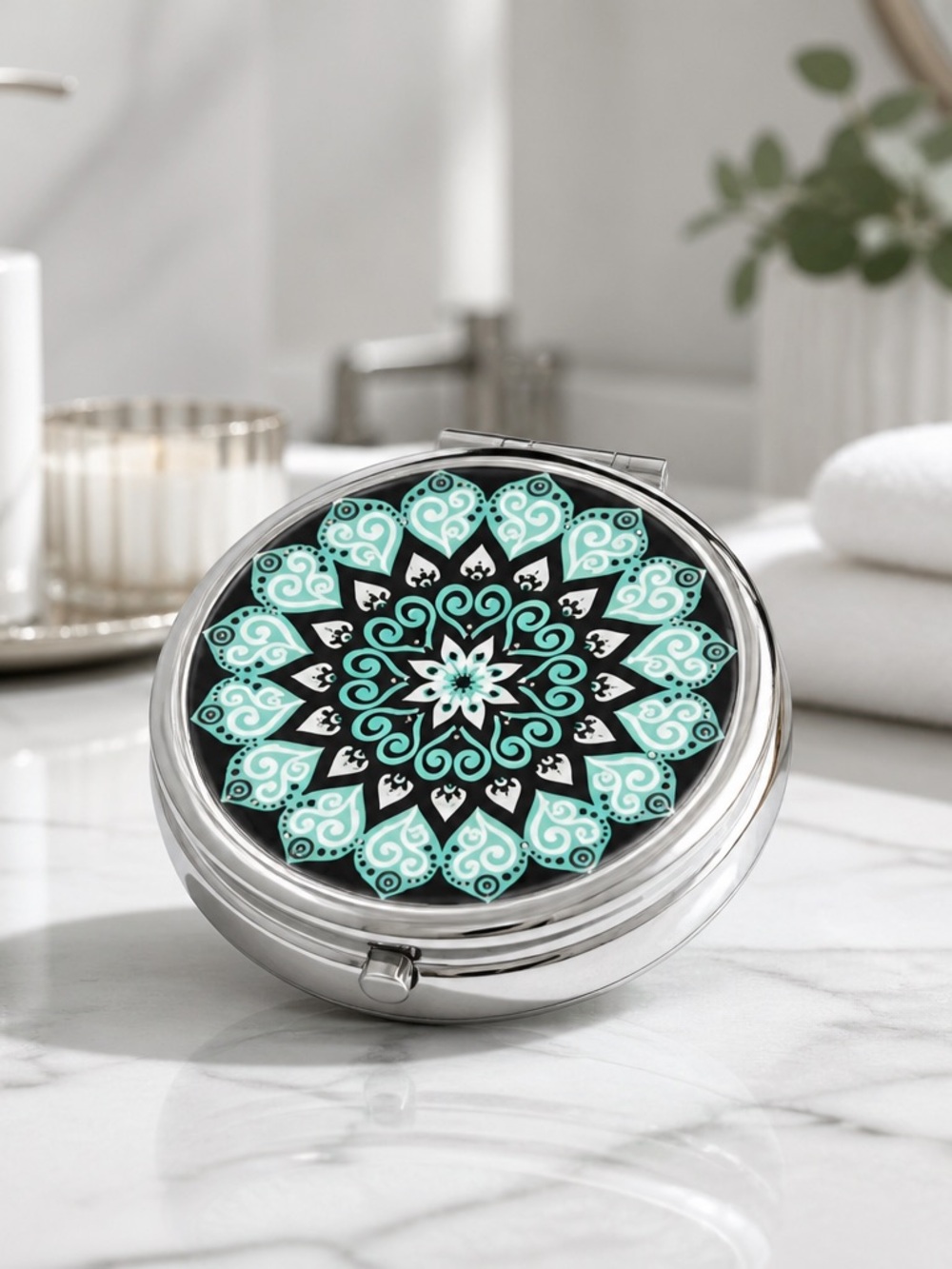 NWT 1pc Unique Geometric Color Mandala Pill Box, Portable 3 Compartment